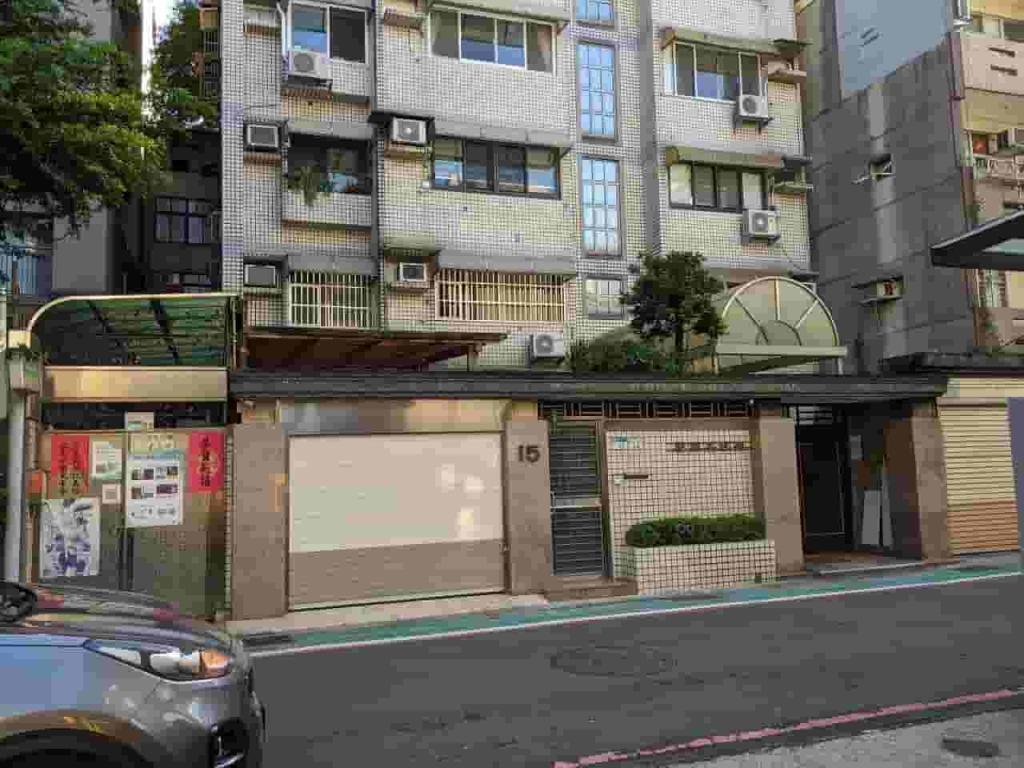 酒店經紀高登古厝的對面，是阿扁總統之前在台北的住處